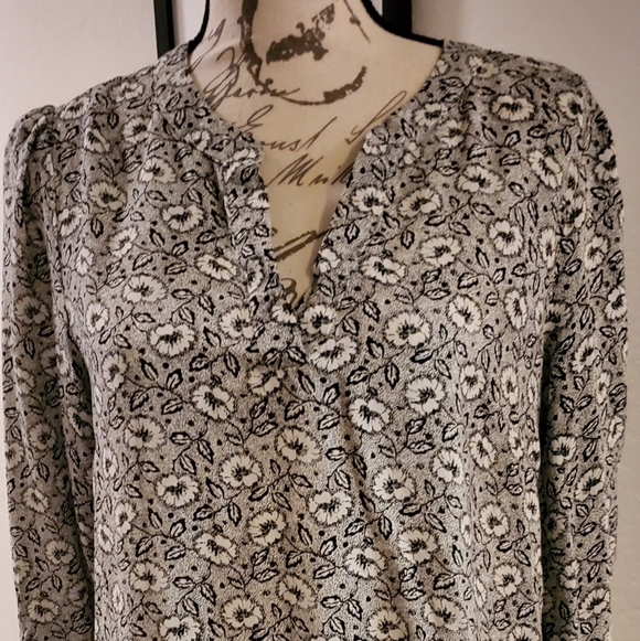 Adrienne Vittadini Black And White Floral Blouse - Picture 1 of 9